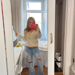 Topp med skärp - Sååå cool topp med skärp i midjan från other stories.