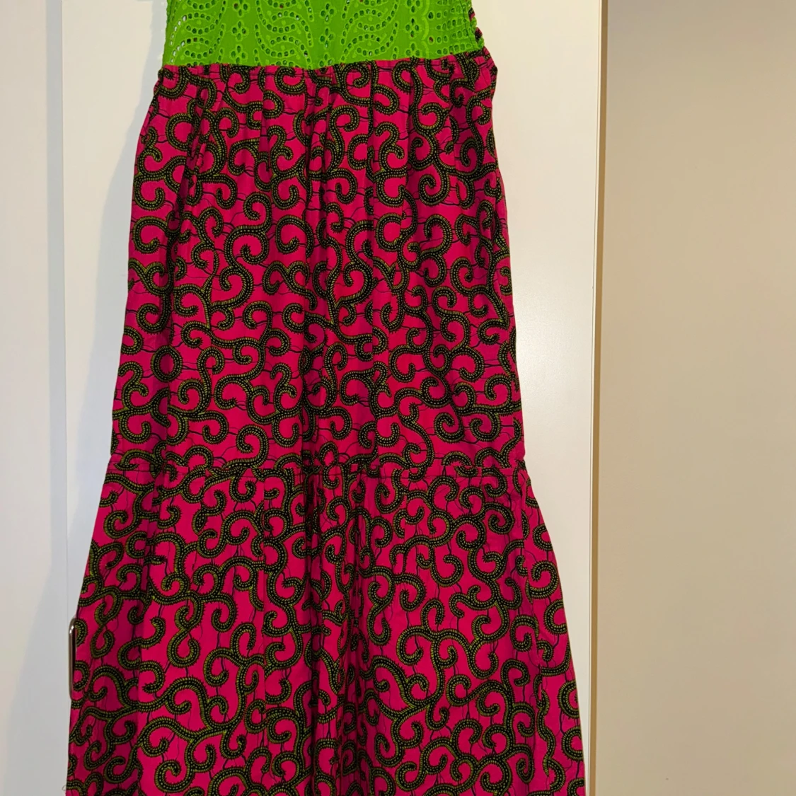 Färgstark långklänning med mönster - 3