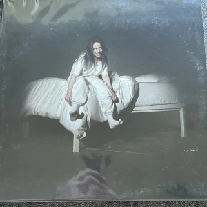 Billie Eilish wwafawdwg LP - When we all fall asleep, where do we go? Vinylskiva, yellow edition,  fortfarande inplastad och aldrig använd. Nypris: 369kr