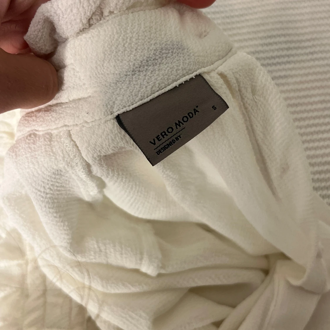 Vit blus med volangkrage Vero Moda - 3