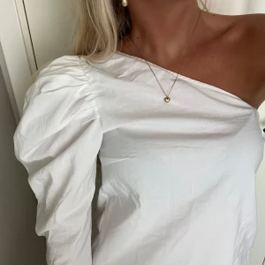 One shoulder - One shoulder topp från Ginatricot! Aldrig använd