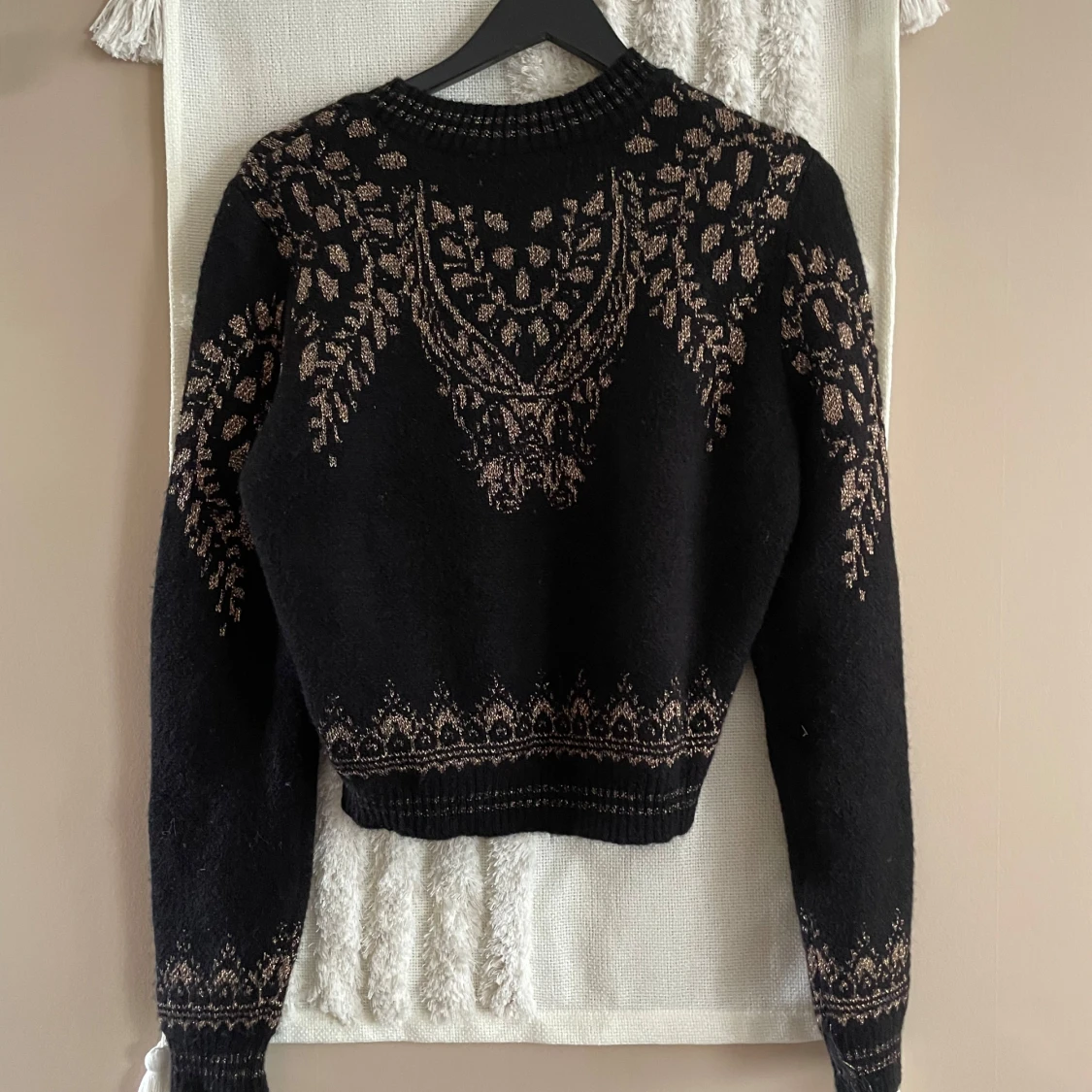 Svart stickad tröja med mönster från Zara - 2
