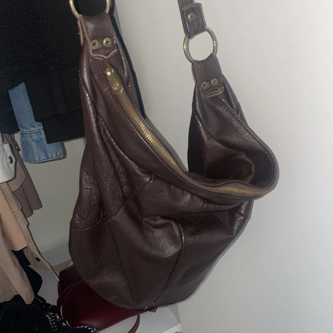 Brun axelväska i skinn med dragkedja - 2