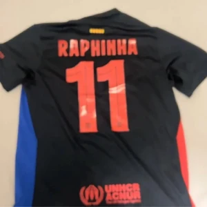 Två fotbollströjor - Fina