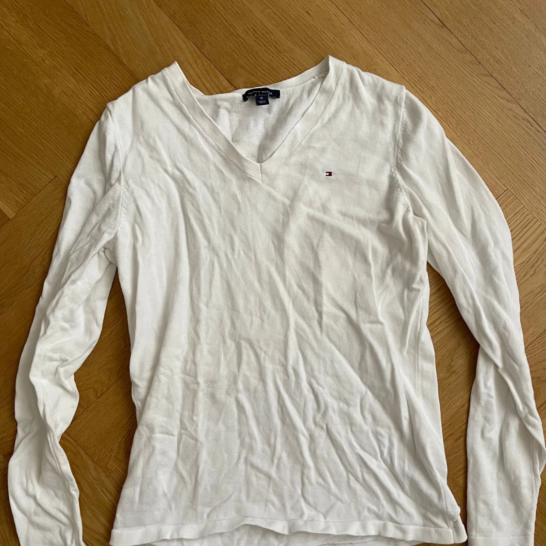 Vit v-ringad tröja Tommy Hilfiger