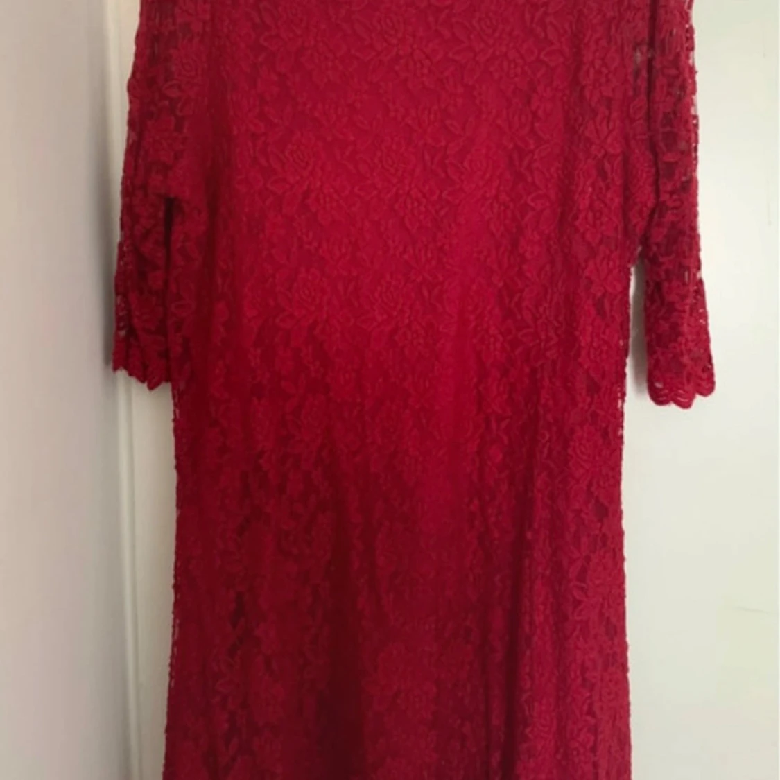 Röd spetsklänning från Isolde - 1