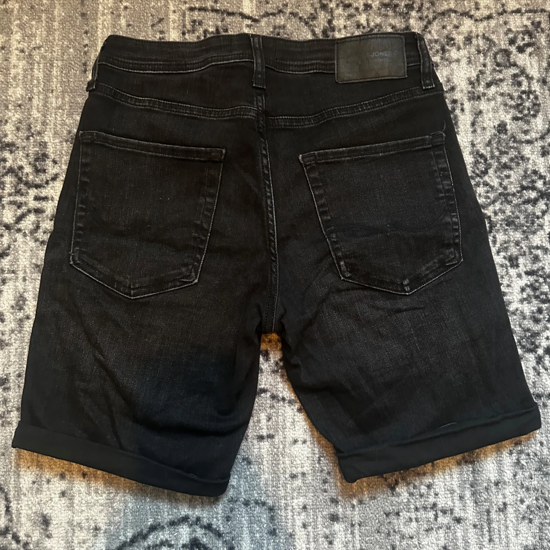 Svarta jeansshorts från Jack & Jones - 1