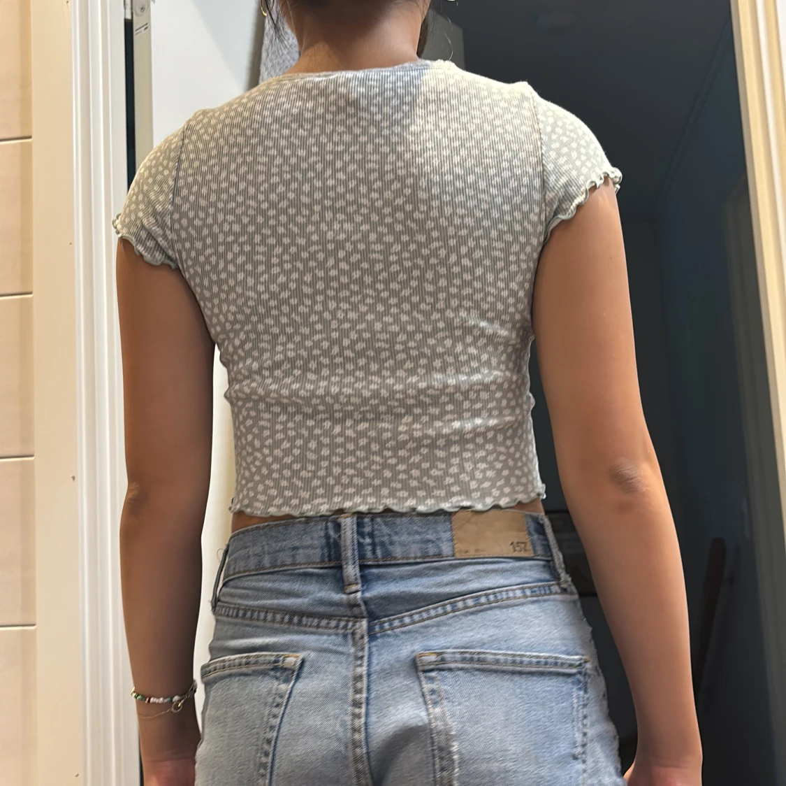 Grå croppad topp från H&M Divided - 2