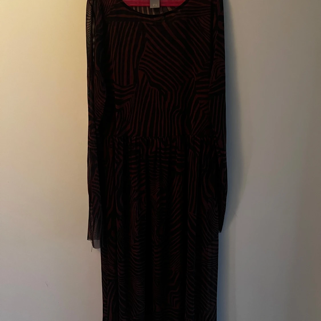 Svart och brun zebramönstrad klänning Lindex