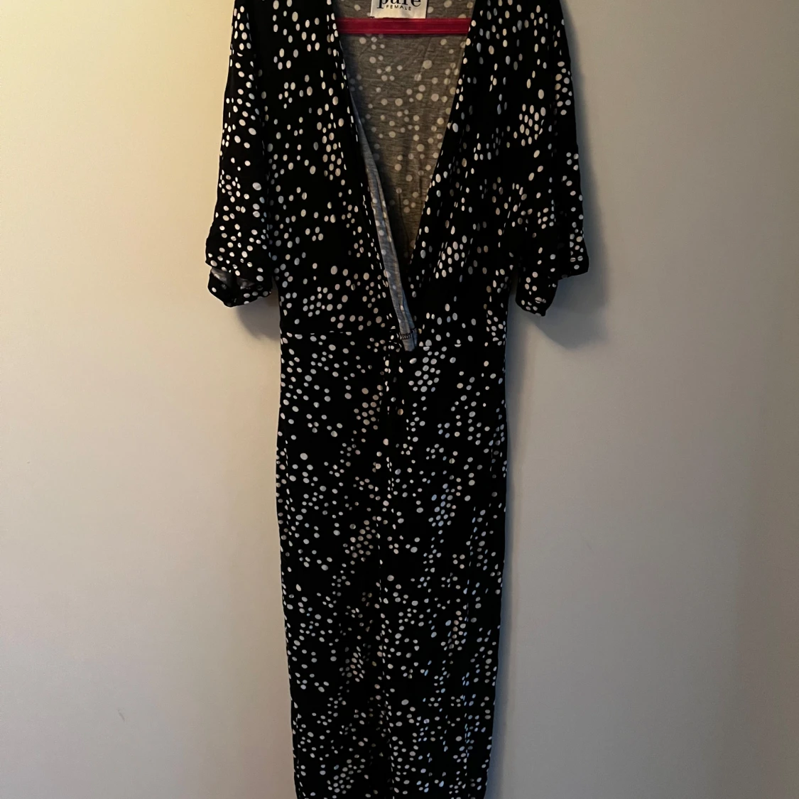 Svart prickig klänning Pure Female