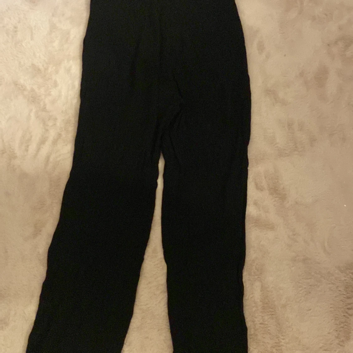 Svarta linnebyxor från Zara. - 2