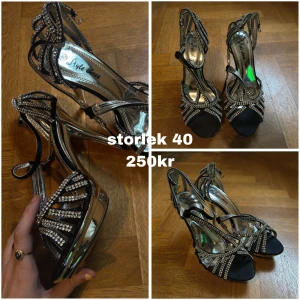 Svarta Klackskor Med Silver Detalj - oanvända, storlek 40