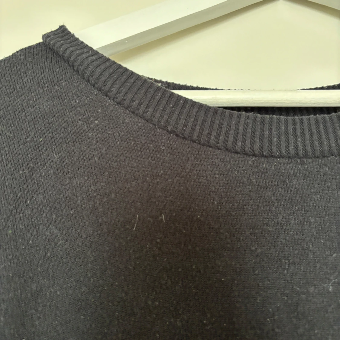 Svart stickad tröja från Hollys - 2