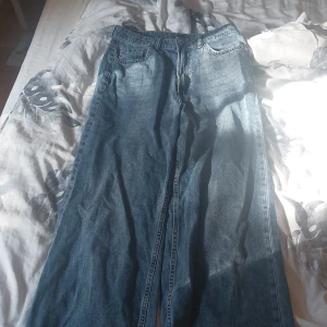 Jeans - Jeans från H&M! Super sköna och baggy! Storlek 38