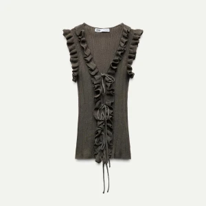 Zara topp grön - Supersnygg olivgrön ribbad topp från Zara