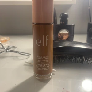 elf halo glow - säljer en foundation som är perfekt till brownzer,från elf i färgen 6💗Nypris 200