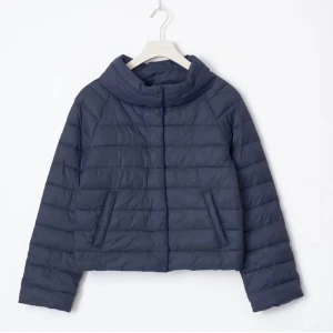 Gina Young jacka - As snygg jacka i storlek 164 men passar mig med storlek xs, inga defekter utan säljer endast då den ej används!