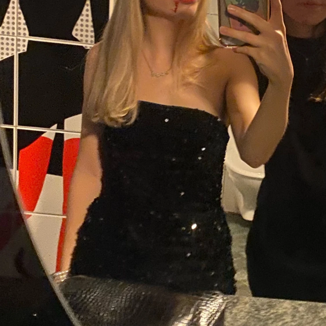 Svart paljettklänning - 1