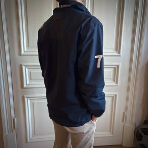 Helly hansen jacka - ⛷️Chill helly hansen jacka till våren⛷️För ytterligare frågor hör av er!