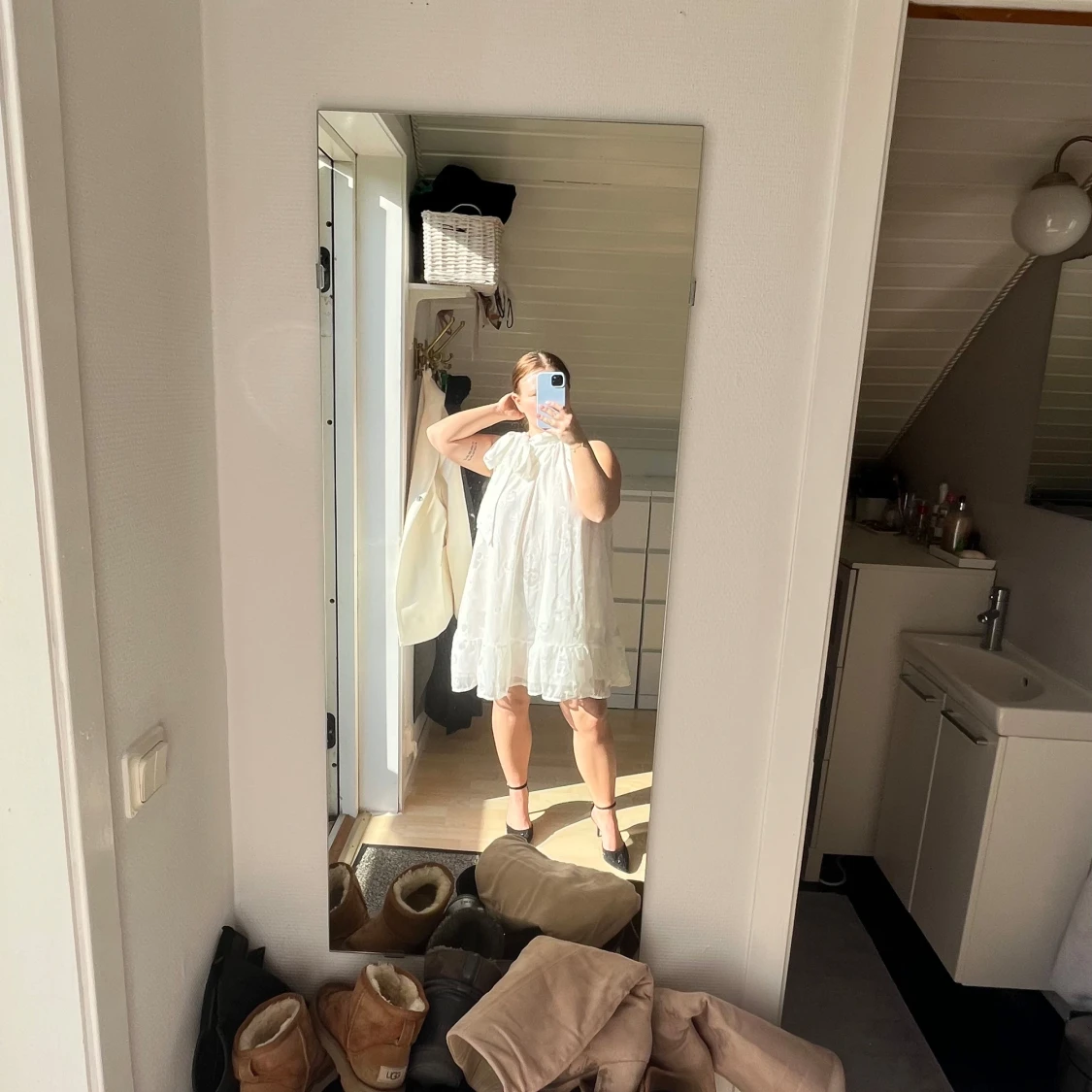 Vit ärmlös klänning - 1