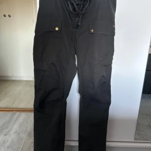 Fjällräven byxor - Säljer mina Fjällräven G-1000 byxor som är i bra skick. storlek EU:42 US W32-33