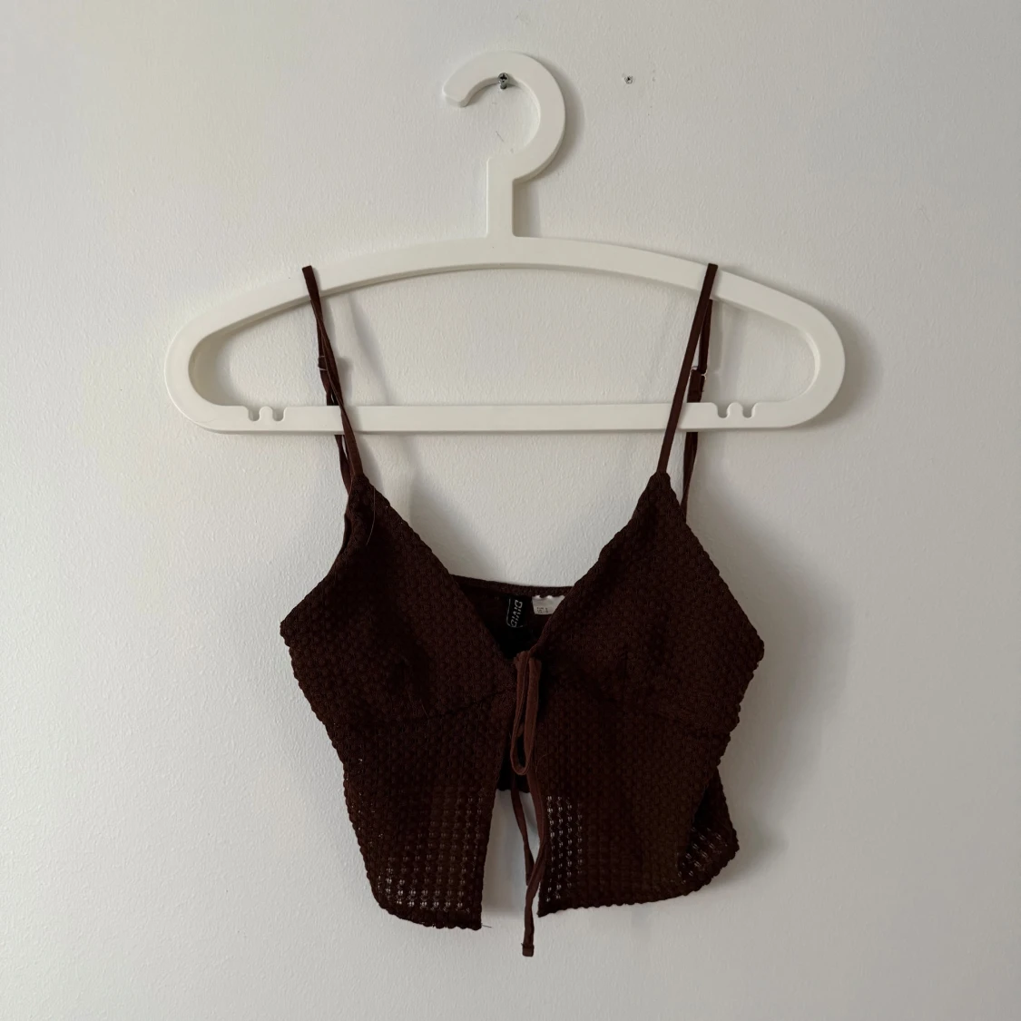 Brun ribbad linnetopp