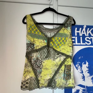 Söt topp - Säljer en unik topp från Italien! Skriv för fler bilder eller mått!💕