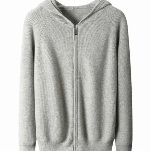 Grå stickad hoodie med dragkedja - Säljer en stilren grå stickad hoodie med dragkedja. Perfekt för kyliga dagar med sin mjuka och bekväma passform. Priset kan diskuteras vid snabb affär🔥Tröjan är aldrig använd utan i nyskick!