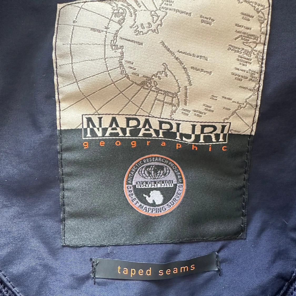 Mörkblå jacka från Napapijri i nyskick  - 2