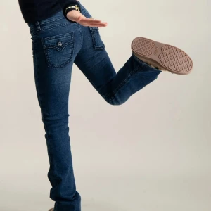 Snygga low waist/bootcut jeans - Jätte snygga på mig men säljer dom för att jag råka köpa 2 likadana strl 164cm💕