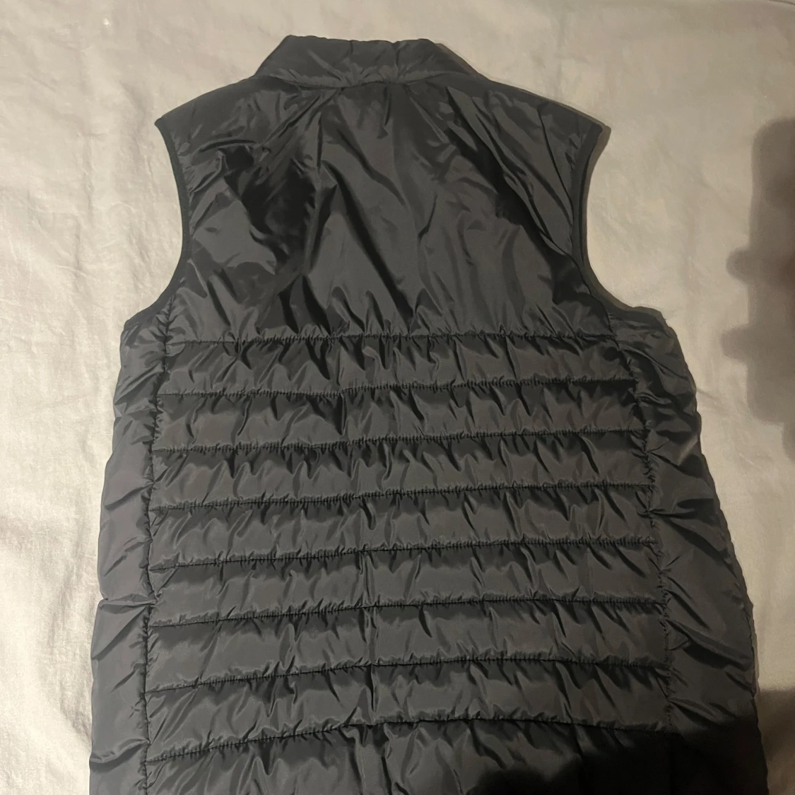 Svart dunväst med dragkedja - 3