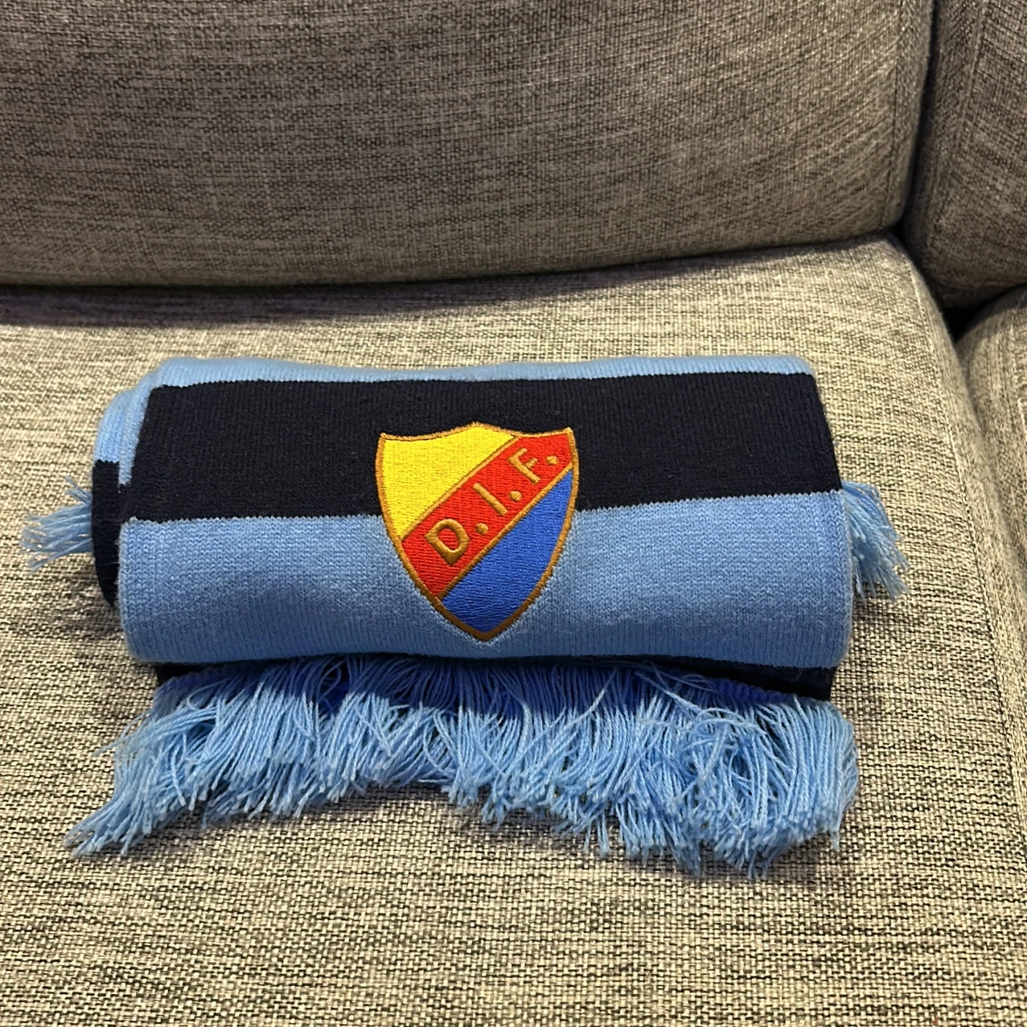 DIF Blå och svart randig halsduk med DIF-emblem - 1