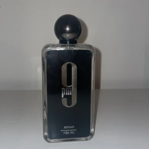 9pm Eau de Parfum från Afnan - Säljer min afnan 9pm runt 90 ml kvar