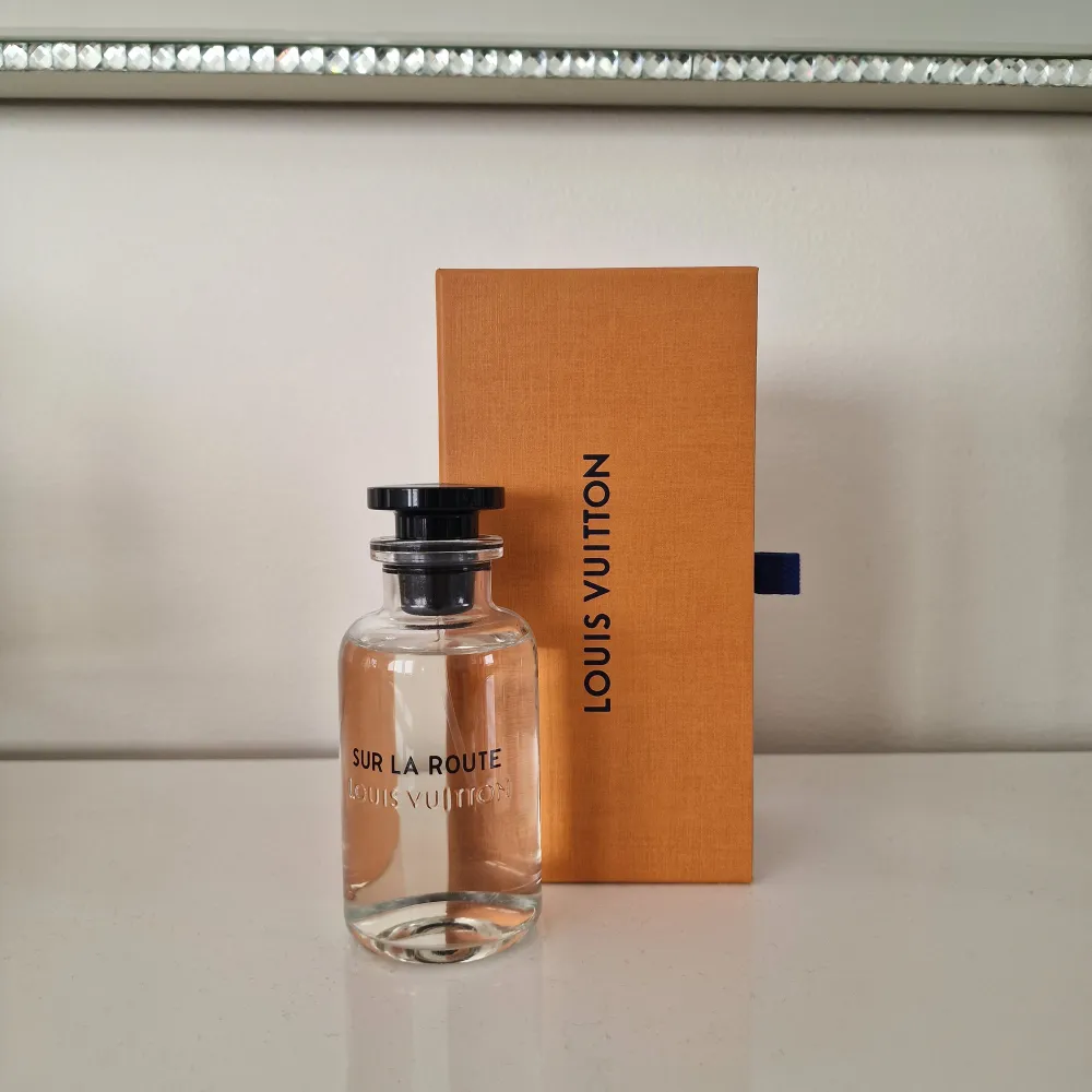 Säljer denna underskattade mästerverket från Louis Vuitton. Detta är en väldigt unik och underskattad parfym som förtjänar mer kärlek. Säljer för 2499:-. Gör inga byten!. Perfume.