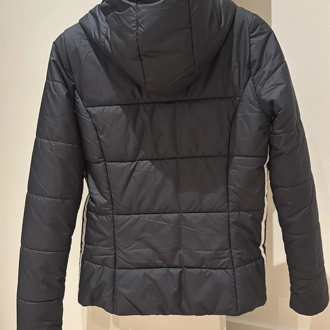 Svart dunjacka från Adidas - 3