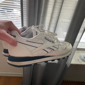 Reebok classic - Snygga dojjor som är använda men har mycket kvar att ge! Vid snabb affär kan priset gå ner!