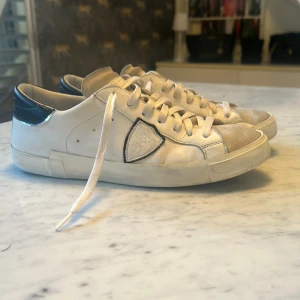 Philippe model - Trendiga Philippe model i hyfsat bra skick, vid frågor är det bara att skriva mvh Oskar 