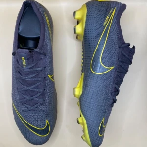 Fotbollsskor Nike mecurial  - Nike mecurial Vapor 12 elite fg. Köpte nyligen begagnade från en hemsida, men insåg snabbt att dom var för små.