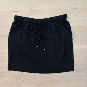 Svart kjol med dragsko - Jätte fin svart mesh kjol!🍒✨