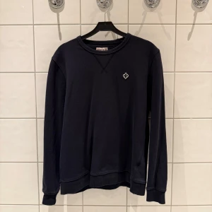 Morris sweatshirt i storlek M  - En sweatshirt från Morris i storlek M. Tröjan är något mindre i storleken och sitter mer som S. Det finns inga tecken på användning och kan bedömas vara i nyskick. Nypris: 1299 kr, Mitt pris: 500 kr