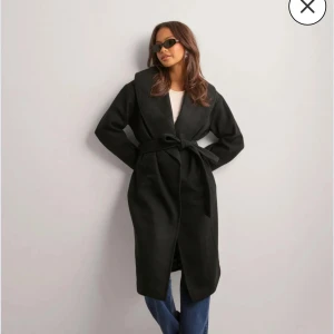 Medellång kappa Veromoda - Helt ny! Aldrig använd köpt men ångrat mig så därför säljer jag, nypris 799