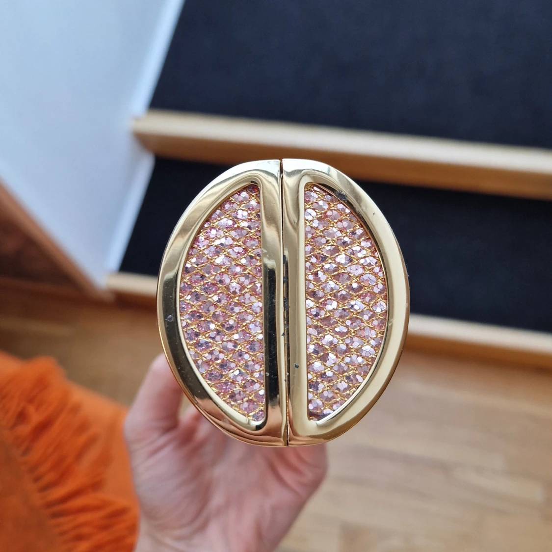 Glittrig guld kuvertväska - 1