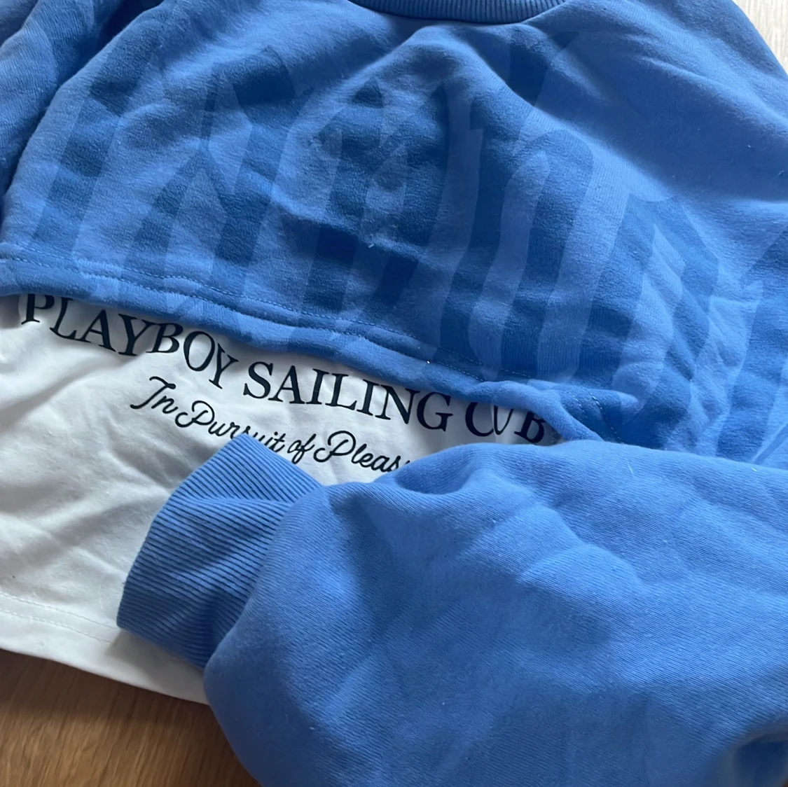 Blå och vit croppad tröja från Playboy - 1