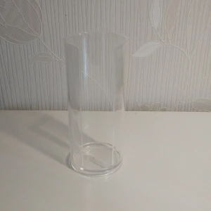 Transparent bommulpads hållare  - Säljer en stilren och transparent bomull padshållare i hård plast i nytt skick.