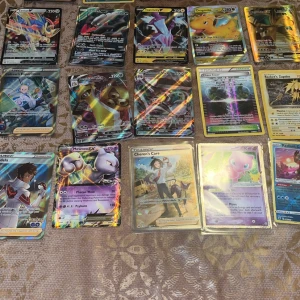 Pokémon TCG - Samling av holografiska kort - Allting är 100% äkta har samlat i nästan 5 år priset kan diskuteras