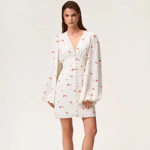 adoore klänning  - helt oanvänd. jätte fiiiin 💞💞💞 kommer inte till användning och kan inte skicka tbx för sent. Prislapp kvar. Nypris: 1500kr