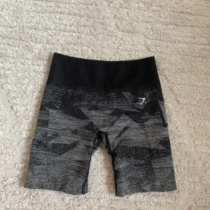 Svarta träningsshorts från Gymshark - Gymshorts ifrån Gymshark, nästintill oanvända!🩷