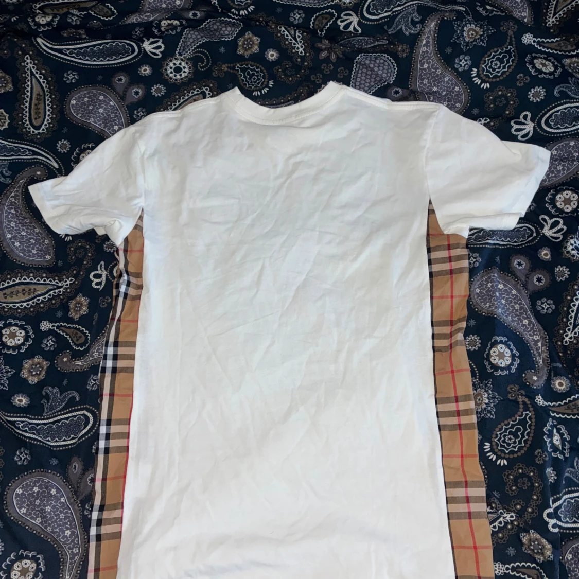 Vit Burberry t-shirt med rutiga sidor + bad shorts - 1