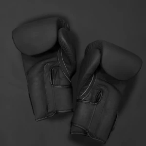  Boxnings  set -  Hej, säljer boxnings set på svarta handskar Adidas skor och lindor