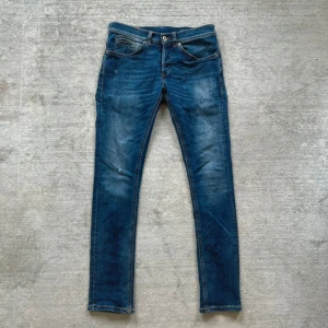 Dondup jeans  - Säljer nu dessa feta och eftertraktade Dondup jeansen i modellen ”George” (Storlek 30) Dm vid minsta lilla fråga.